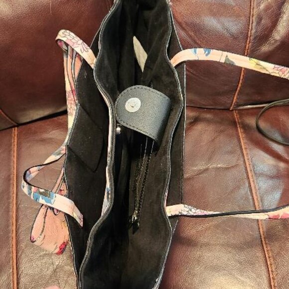 Betsey Johnson Pink Floral Tote Bag with a Bow Accent - Picture 4 of 8